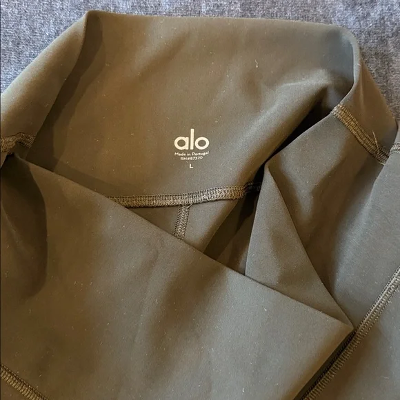 Alo Reform Leggings - Picture 3 of 6